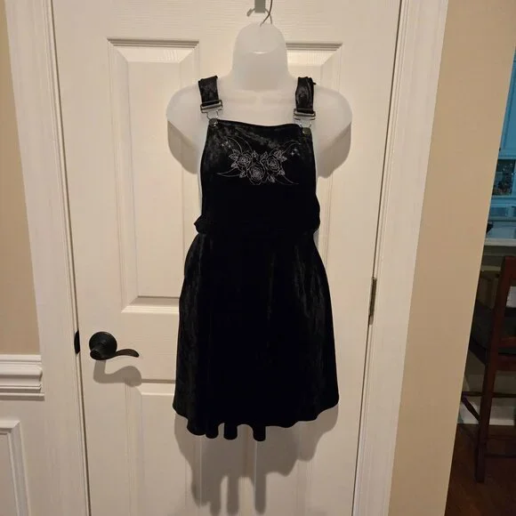 Hot Topic Moon & Florals Embroidered Black Velvet Skirtall Size Medium - Picture 8 of 11